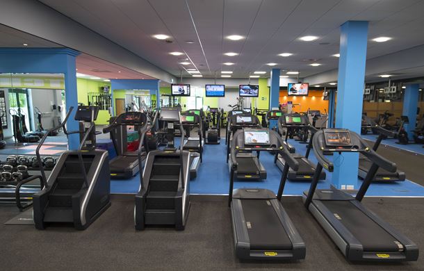 Treadmill and steps in Health and Racquets Club 