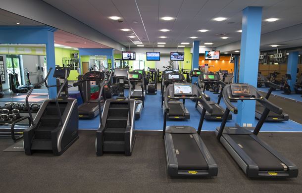 Treadmill and steps in Health and Racquets Club 