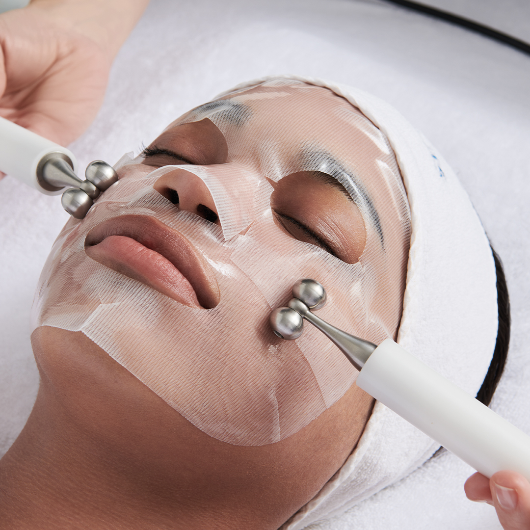 Elemis Expert Touch Renew Facial