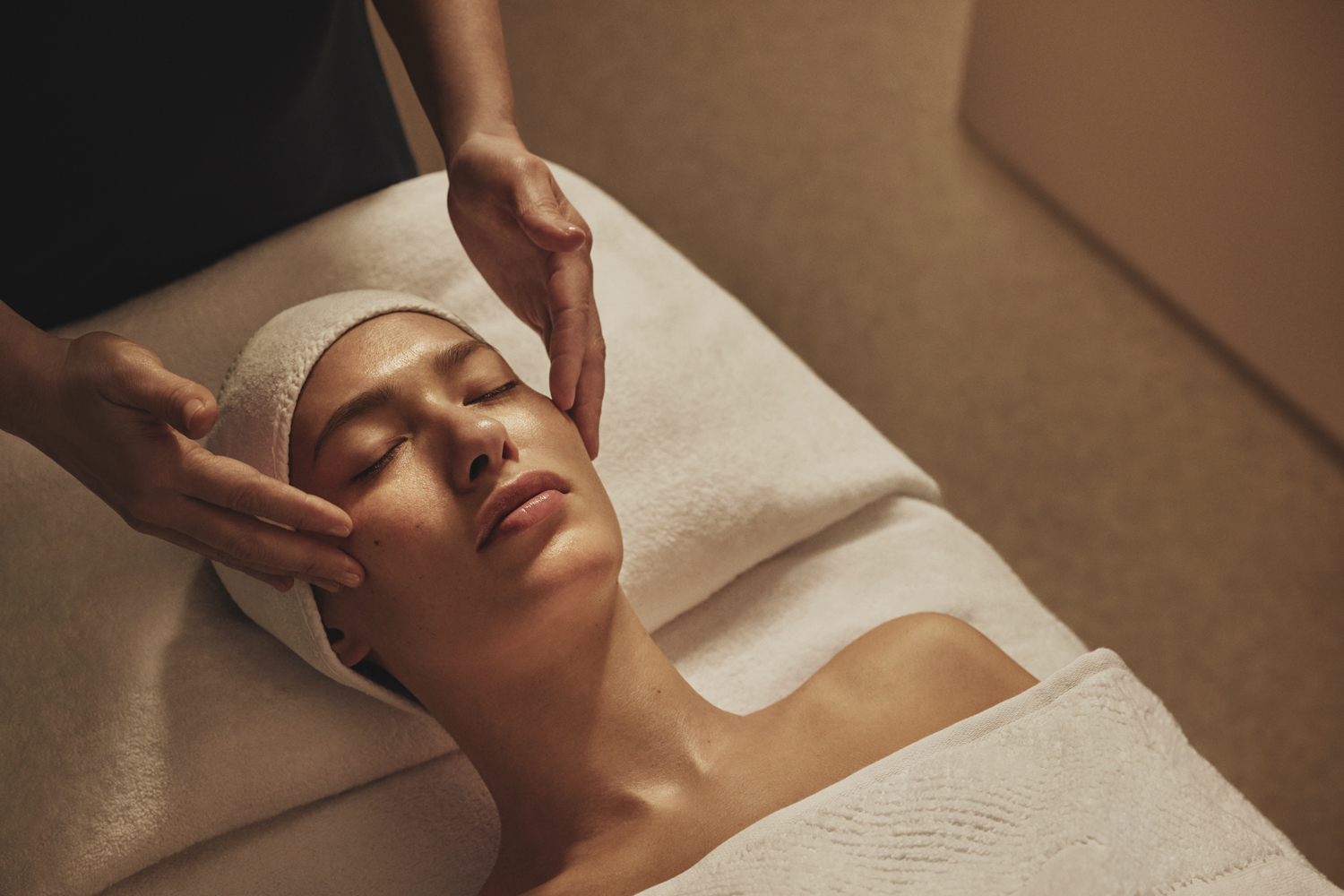 Elemis Expert Touch Define Facial