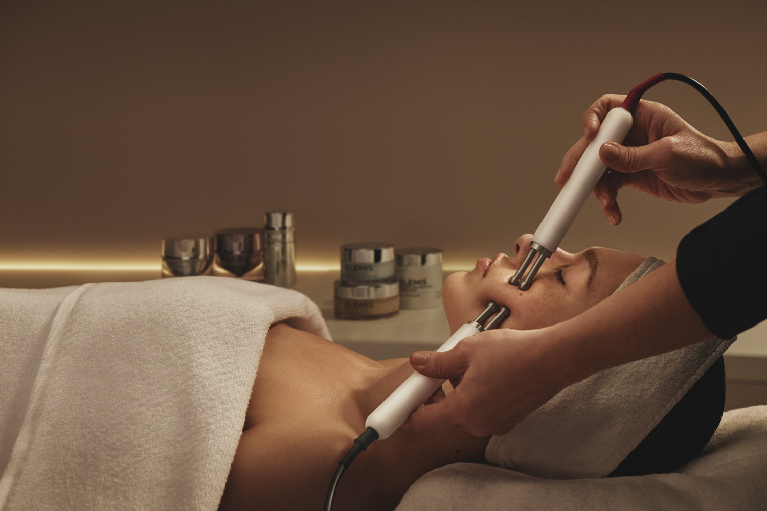 Elemis TECH Lift & Rejuvenate Facial