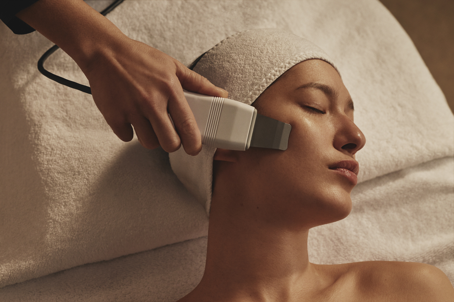 Elemis TECH Sculpt & Firm Facial